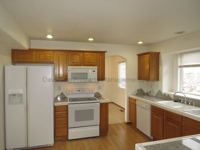 Photo - Stunning 3 Bedroom House in North Gleneagle