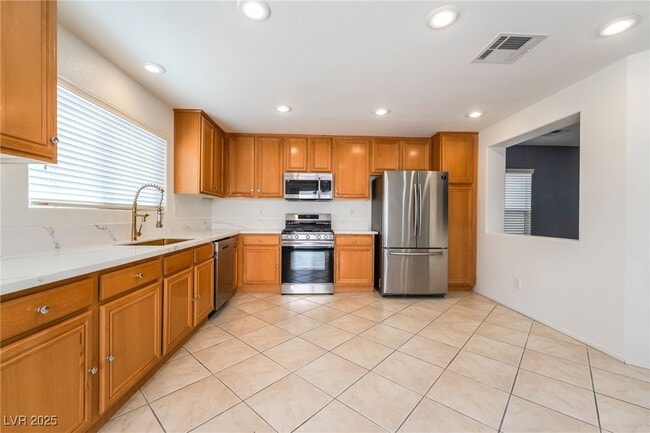 Photo - 698 Iron Bridge St