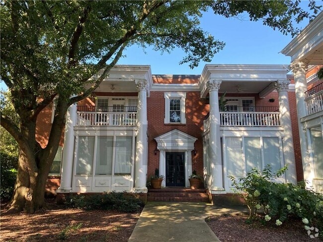 Building Photo - 872 Briarcliff Rd NE Unit A4 Rental