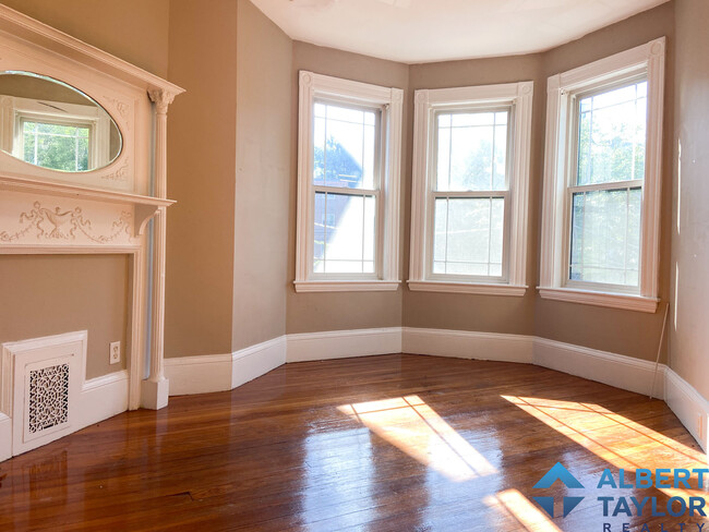 Building Photo - 1 Parker Hill Ter Unit uni3 7-bed 2-bath Rental