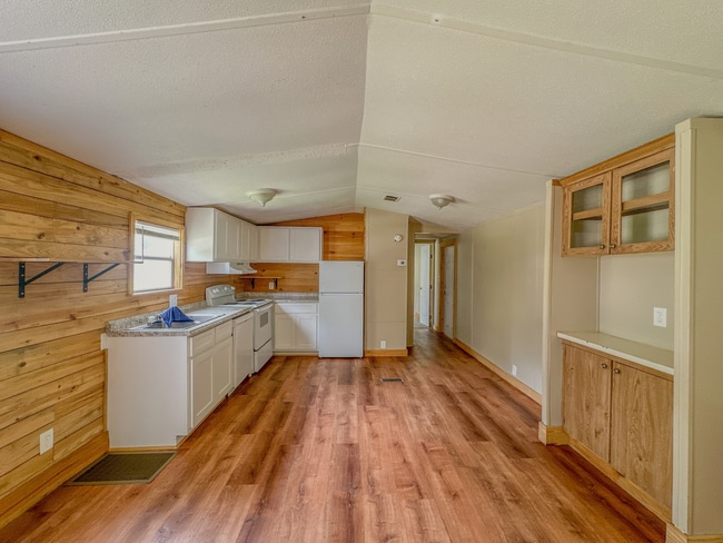 24 Wrights Ln