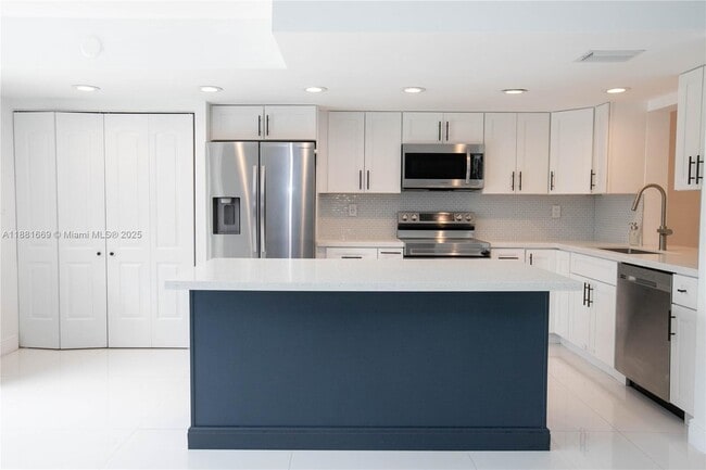 Photo - 2714 NE 8th St