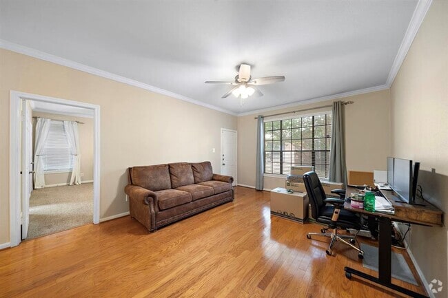 Building Photo - 2255 Braeswood Park Dr Unit 310 Rental