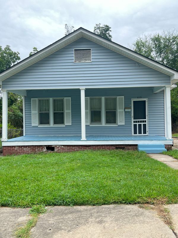 Photo - 819 E 4th St