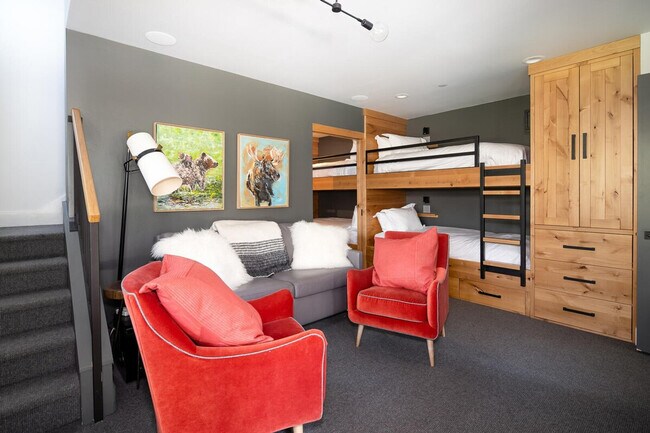 Building Photo - 19 Lakewood Dr