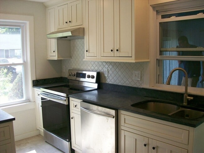 Photo - 480 Pleasant St