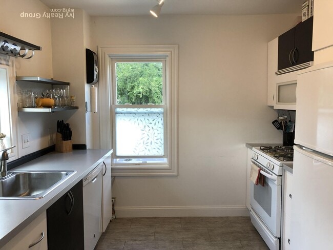 Building Photo - 47 Franklin Unit 2