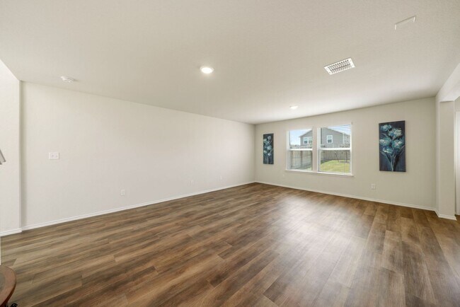 Photo - 13766 Prospector Post