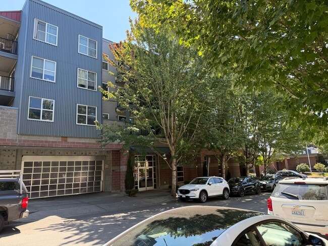 Building Photo - 600 N 85th St