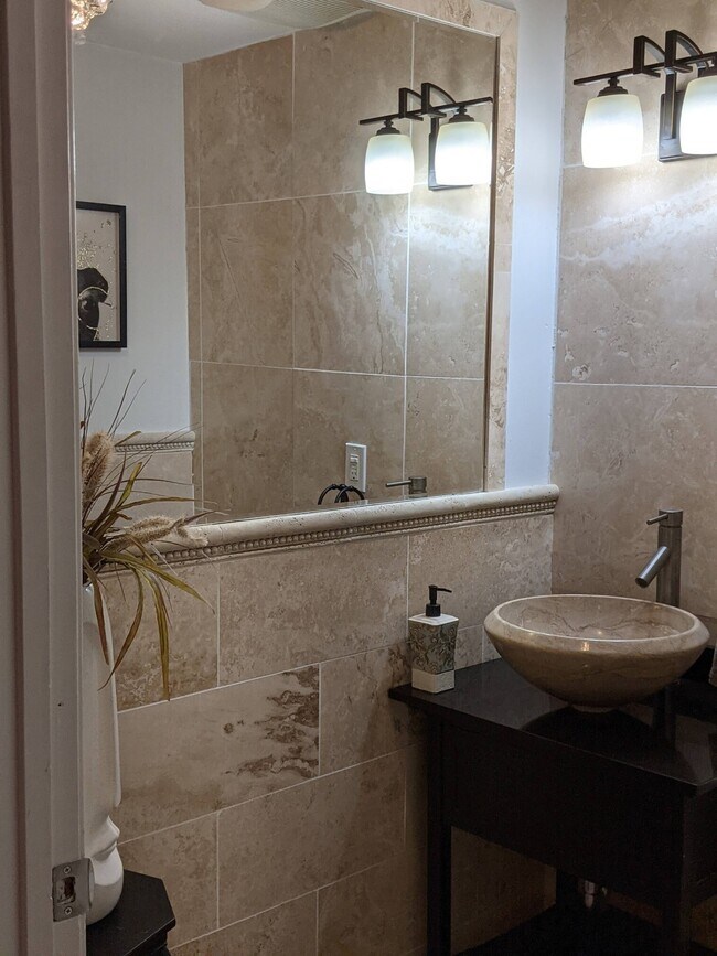 1ST FL. BATHROOM - 1834 Brandywine St