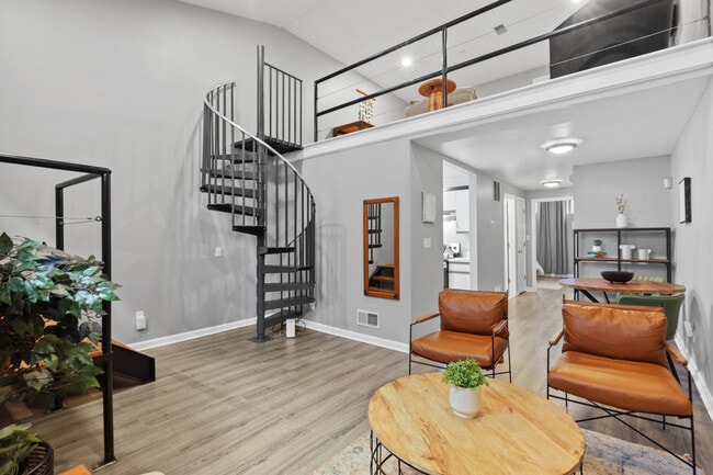 Photo - 404 Grindall St