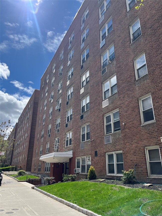 Building Photo - 140-65 Beech Ave Unit 4F Rental