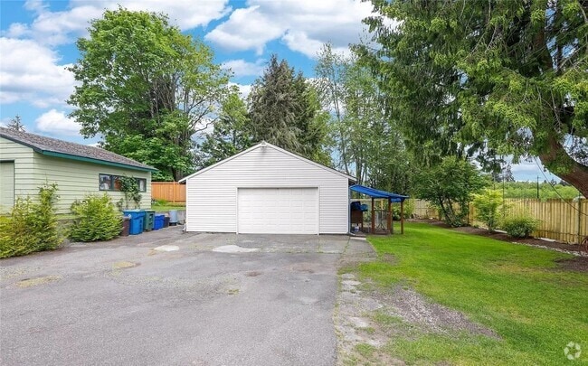 Building Photo - LOW RENT!Beautiful 4Bed2Bath House!PRIME h...