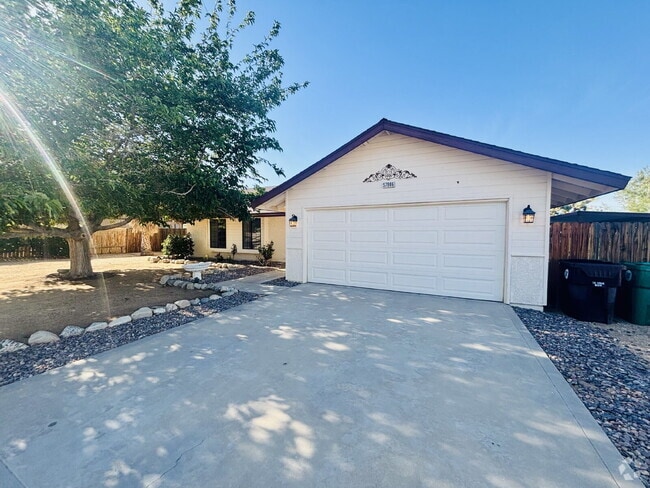 Building Photo - Renovated 3 bd, 2 ba in Sky Harbor Rental