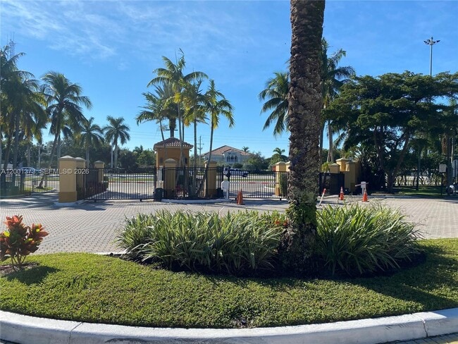 Photo - 9645 NW 1st Ct Unidad 1-302