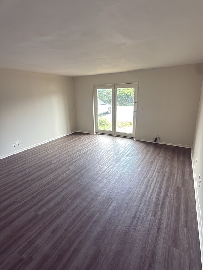 1083 Harold Dr