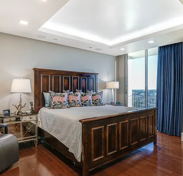 Photo - 700 Hildebrand-100.2 Unidad 100.2