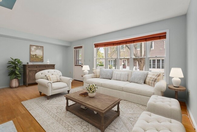 Building Photo - 6 Locust Ln