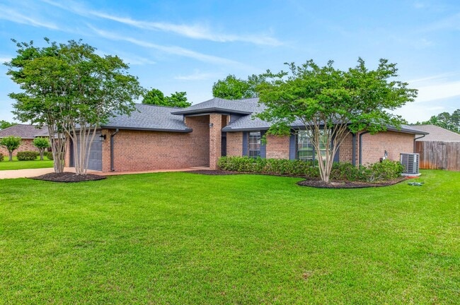 Photo - 4/2 with screened patio coming soon in Ashford Park!