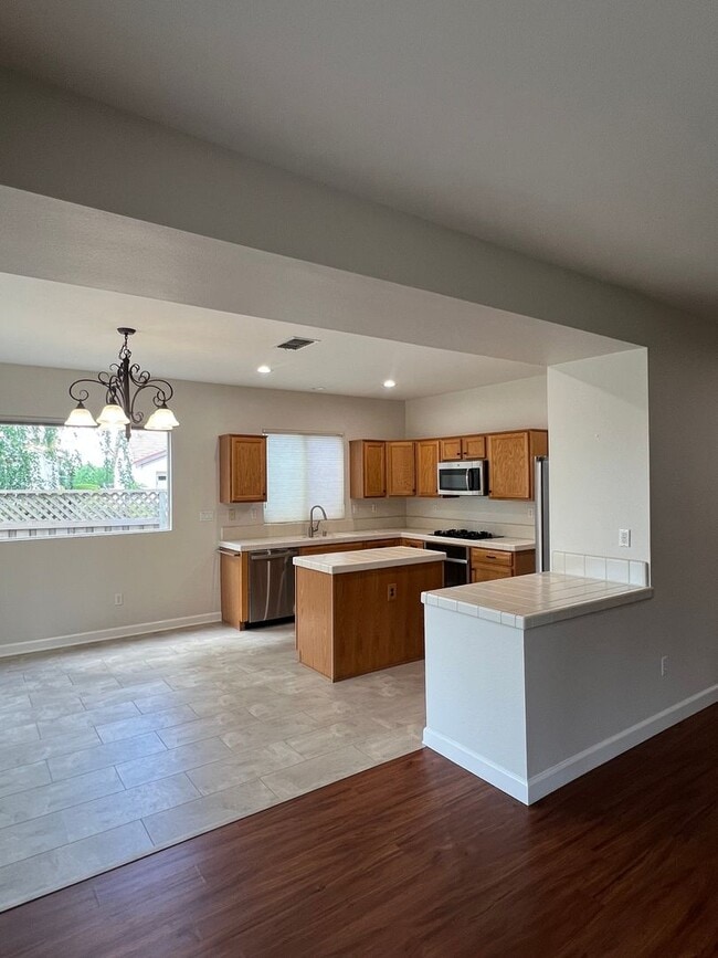 Photo - SPACIOUS 2 BEDROOM IN 55+ COMMUNITY!!