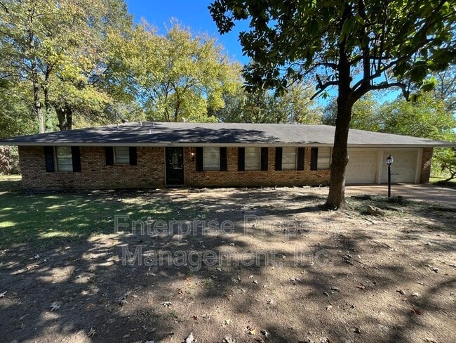 Building Photo - 4450 Tena Dr