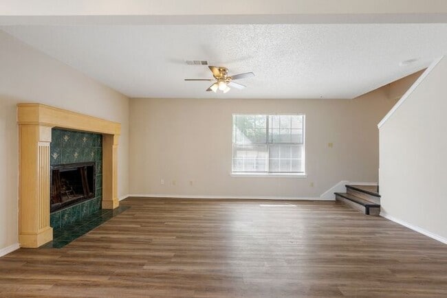 Photo - 1717 Parkfield Cove