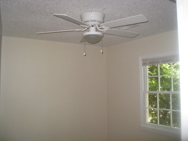 Photo - 133 Line St Unidad c