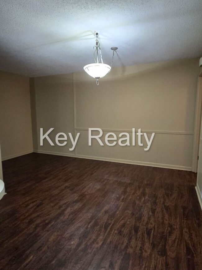 Photo - 4502 Parliament Dr