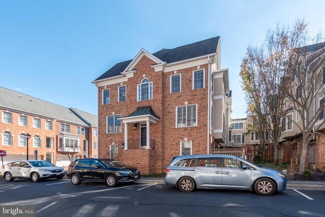 Building Photo - 1308 McLean Crest Ct
