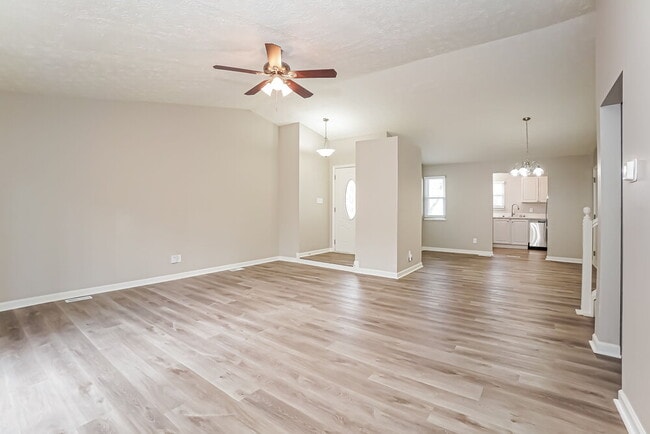 Photo - 1531 Creekside Ln
