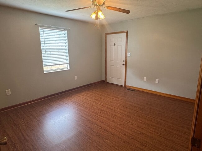 Photo - Old Stage Rd Duplex Unidad 5462 Old Stage Rd