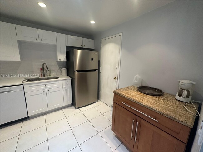 Photo - 401 Golden Isles Dr Unidad 603