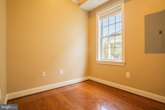 Photo - 19 E Reed Ave