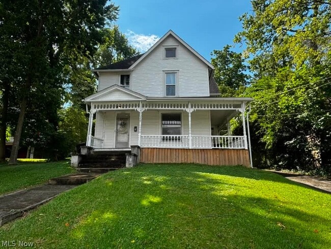 Photo - 332 W Main St
