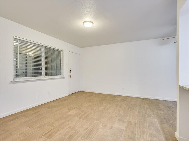 Photo - 2303 East Side Dr Unit 112