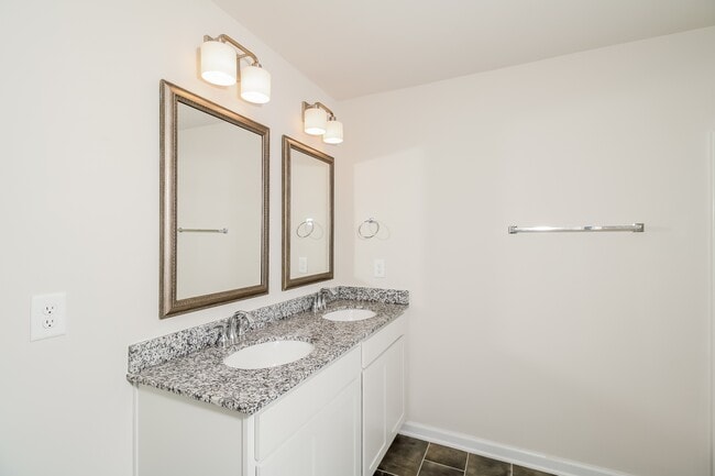 Photo - 231 Merry Oak Ln