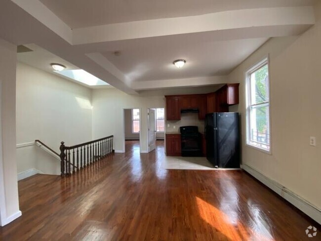 Building Photo - 4 bedroom in BRONX NY 10452 Unit 3 Rental