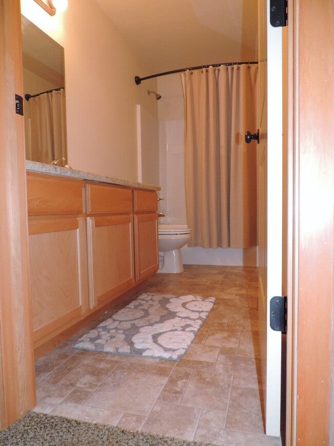 Photo - Beautiful 3bedroom 2 bath townhouse FOR SA...