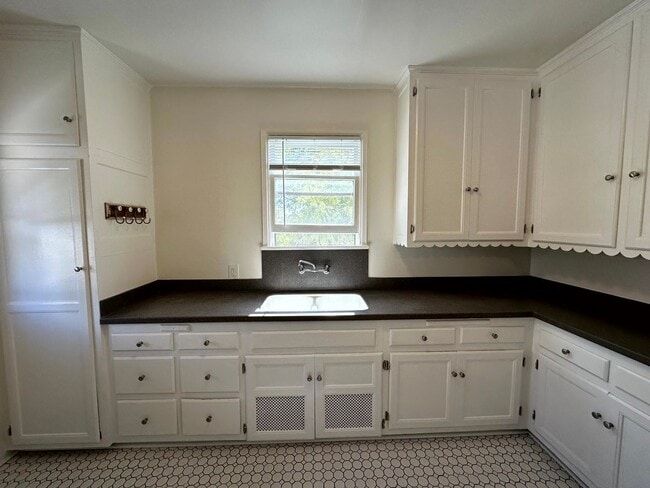 Photo - MOVE-IN SPECIAL!  $600 off the first year'... Unit 624 1/2 N Spaulding Ave