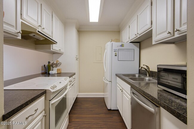 Photo - 110 W Bayou Pkwy Unit 401