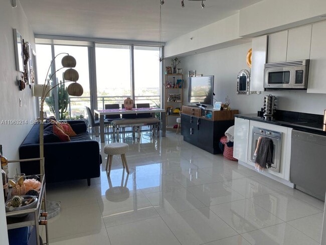 Photo - 92 SW 3rd St Unidad 2107