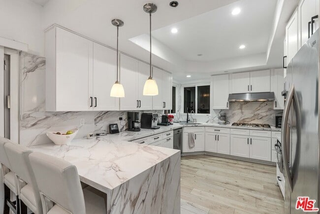 Photo - 20318 Blythe St