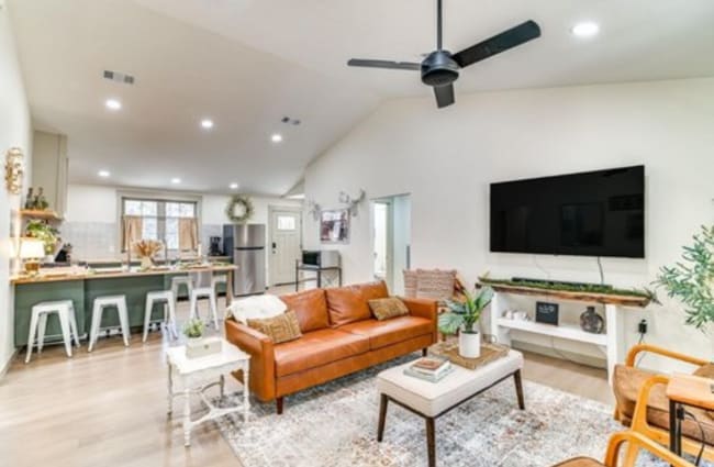 Photo - 107 Caldwell St