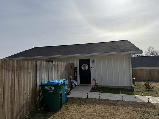 Building Photo - 223 Charlotte Place