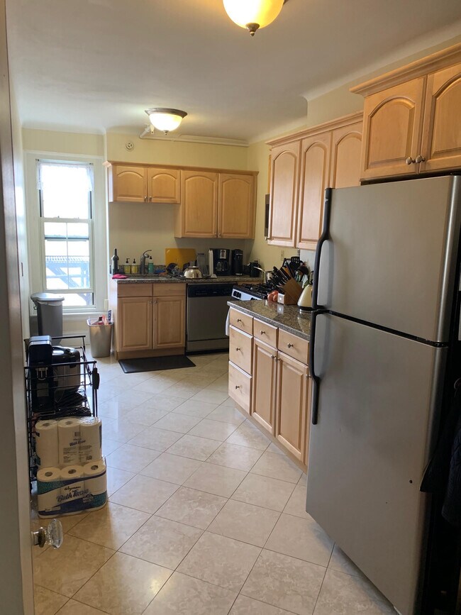 Photo - 1450 Beacon St