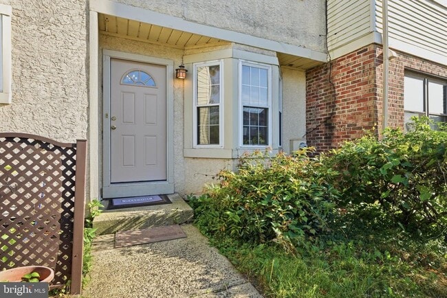 Photo - 272 Hudson Ct