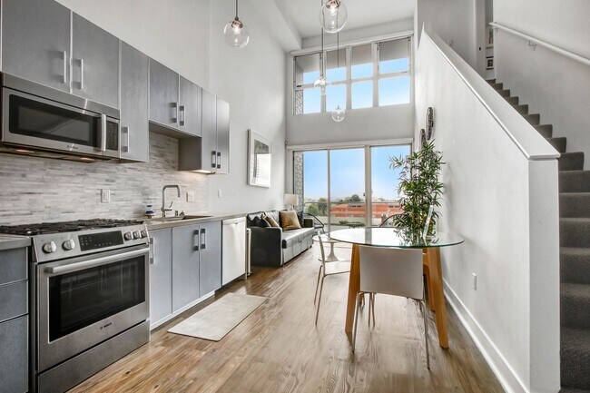 Photo - 1168 S Barrington Ave Unit 604