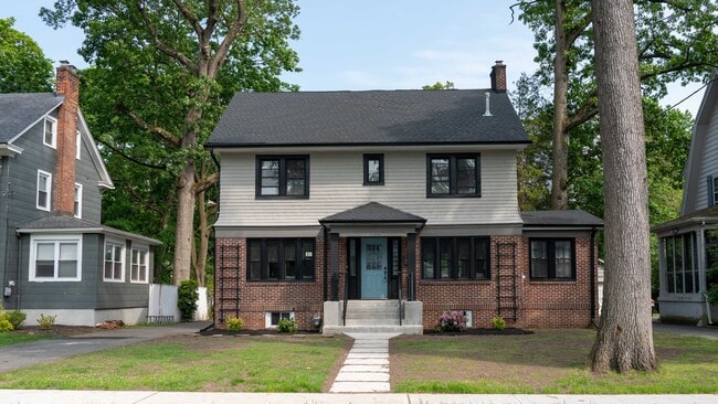 Photo - 736 Haxtun Ave House