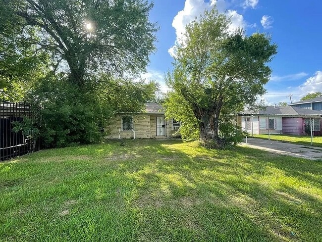 Photo - 7722 Darnay Dr House
