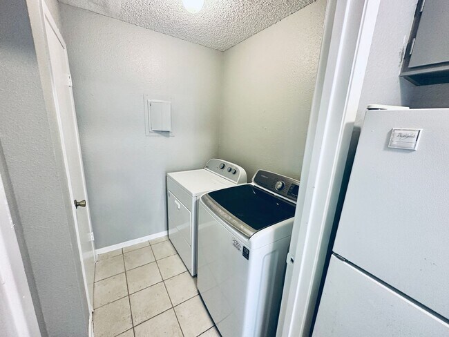 Photo - 1318 Southport Dr Unit B